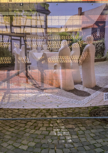 Banner mit Großfoto des Denkmals